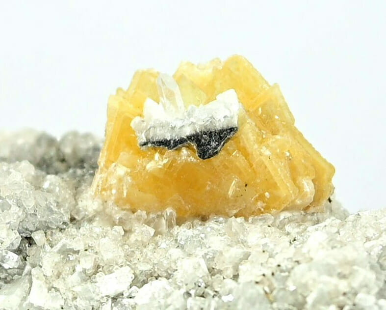 Only one multiple layers flower like Barite with a tiny crystal on it large